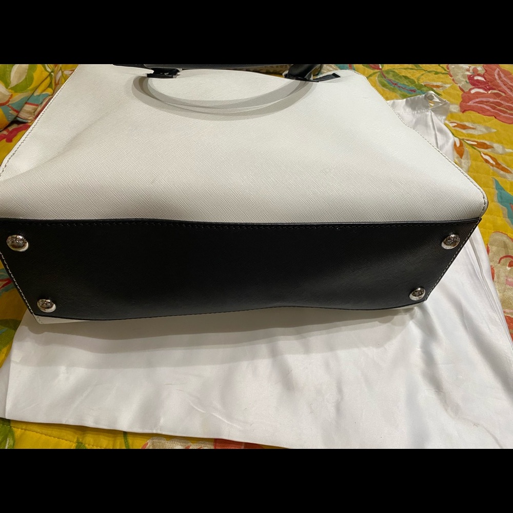 Very Large Michael Kors Tote - Picture 4 of 7